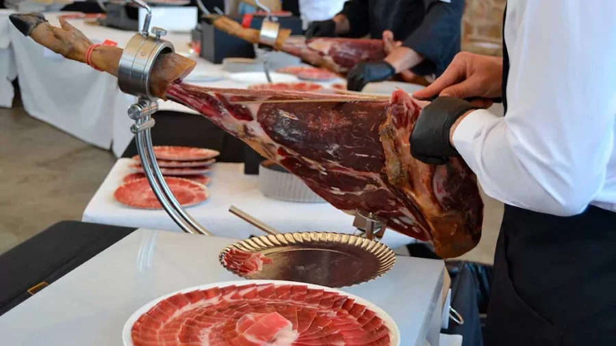 corte y cata del jamon iberico de bellota